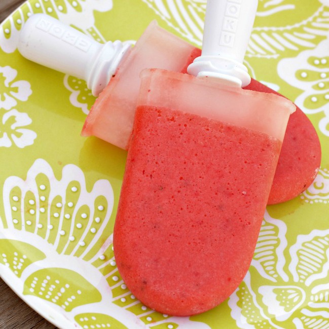 Strawberry Lemonade Popsicles | A Night Owl Blog