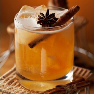 What a great list of fabulous Fall Cocktail Recipes - Pumpkin, Apple and MORE!