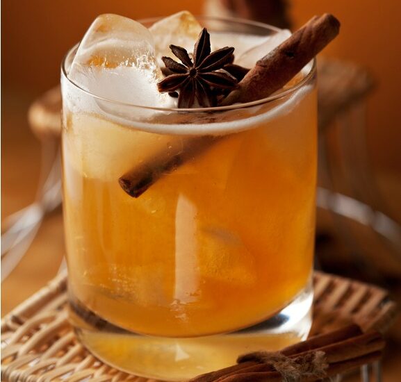 What a great list of fabulous Fall Cocktail Recipes - Pumpkin, Apple and MORE!