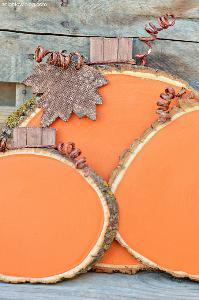Painted Wood Slice Pumpkins | Outstanding DIY Fall Projects To End The Season With | DIY Fall Projects | fall front porch diy fall wreath