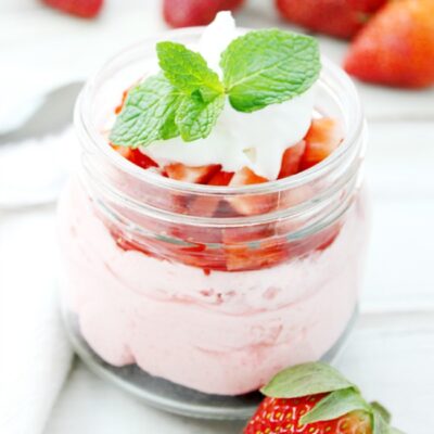 This No Bake Strawberry Cheesecake Jars recipe is perfect for Spring! Easy to make!
