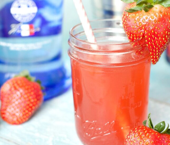 Strawberries and Cream Cocktail |anightowlblog.com