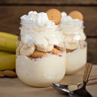 No Bake Banana Cream Cheesecake - a delicious no-fuss, easy dessert that will have you enjoying your favorite Banana Cream Pie flavors in just minutes!