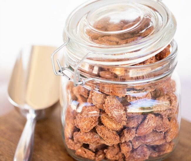 These Pumpkin Spice Almonds are easy to make and the perfect snack for the holiday season! Would also make a great gift!