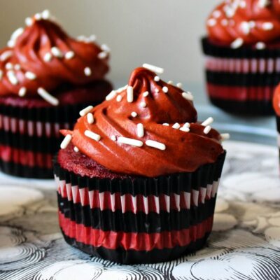 Red Wine Red Velvet Cupcakes - delicious and moist cupcakes with a hint of your favorite red wine!