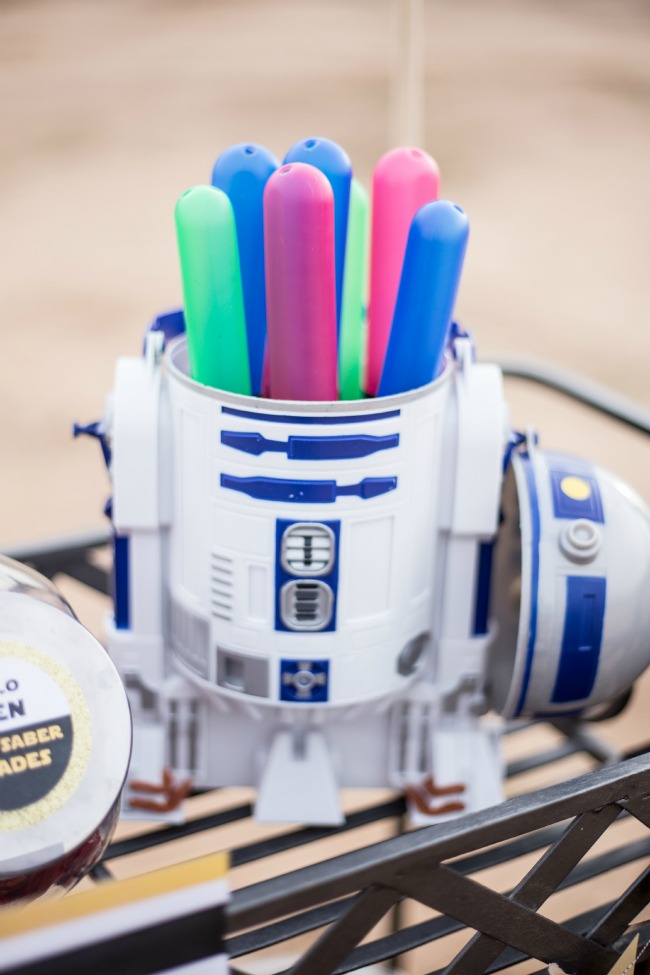 Make these adorable DIY Lightsaber Party Favors for your next Star Wars party - or just for fun!