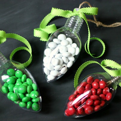 So many cute Handmade Christmas Ornaments! Fun ideas to make with the kids this year!