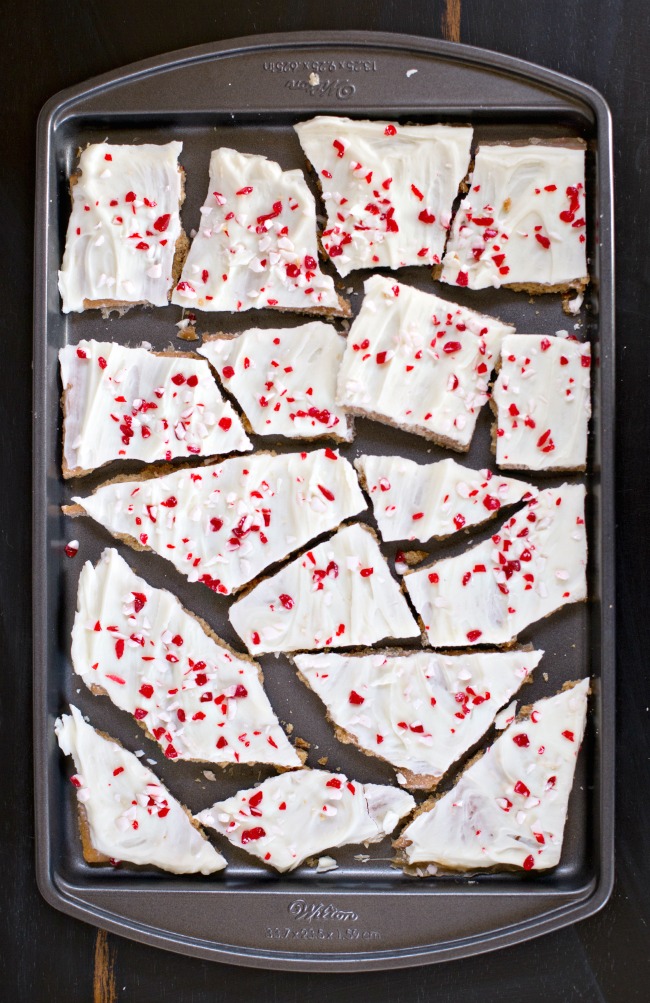 White Chocolate Peppermint Candy Bark - an easy and delicious bark with a delicious graham cracker crunch and creamy peppermint white chocolate! Perfect for holiday guests or given as a gift!