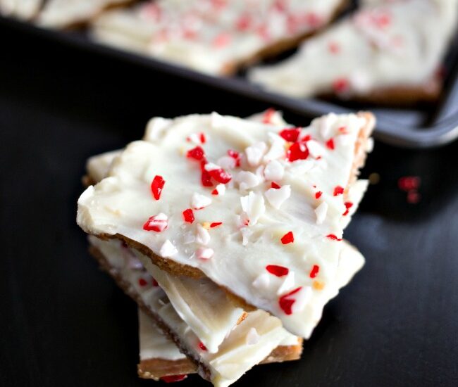 White Chocolate Peppermint Candy Bark - an easy and delicious bark with a delicious graham cracker crunch and creamy peppermint white chocolate! Perfect for holiday guests or given as a gift!