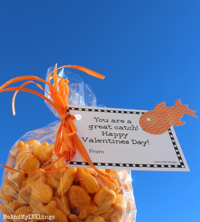 Giving Goldfish Crackers Valentines is a great idea, especially when you can make them this adorable.