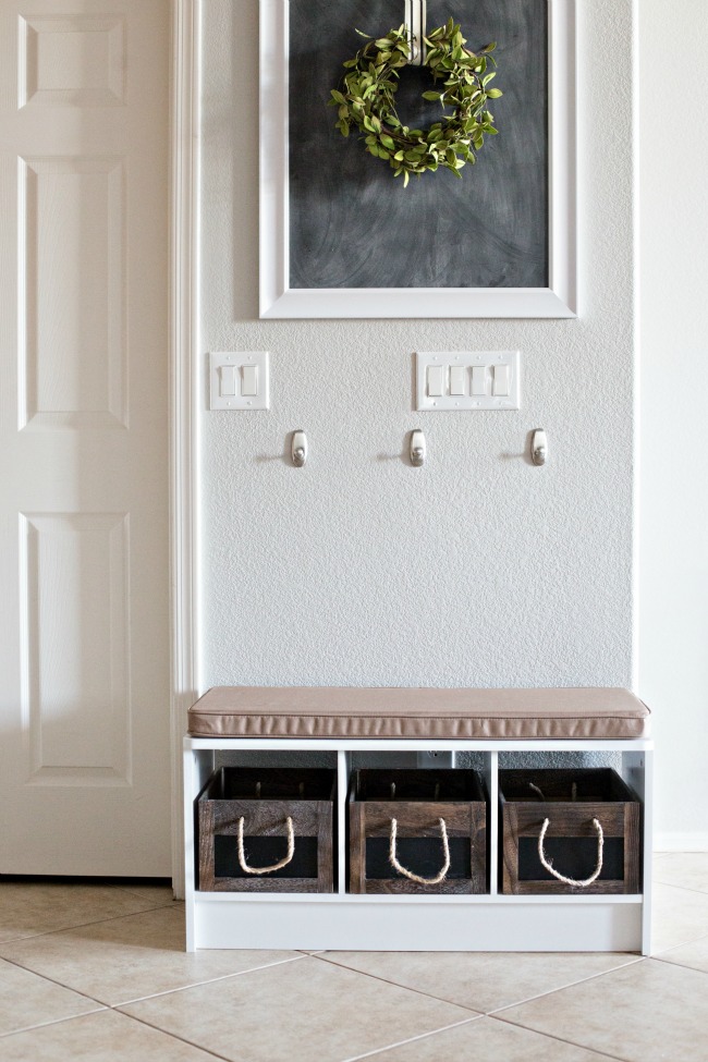 Great tips on how to create a makeshift mudroom in your home!