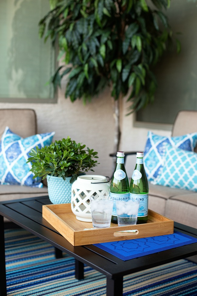 Update your outdoor space with these Easy Outdoor Patio Makeover tips!