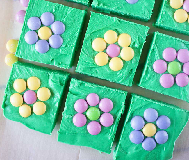 This Easy Flower Patch Fudge is just three ingredients and only takes minutes to whip up! Such a fun spring treat!