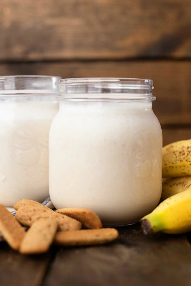 Banana Cream Pie Smoothie - all the flavors of a sweet banana cream pie in a good for you smoothie!