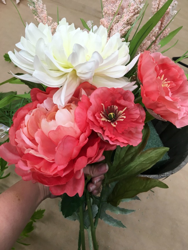 Create a beautiful DIY Boho Floral Arrangement in just a few easy steps! 