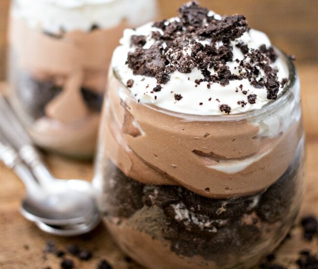 This No Bake Nutella Cheesecake is an easy and delicious, decadent treat you can whip up in just minutes!