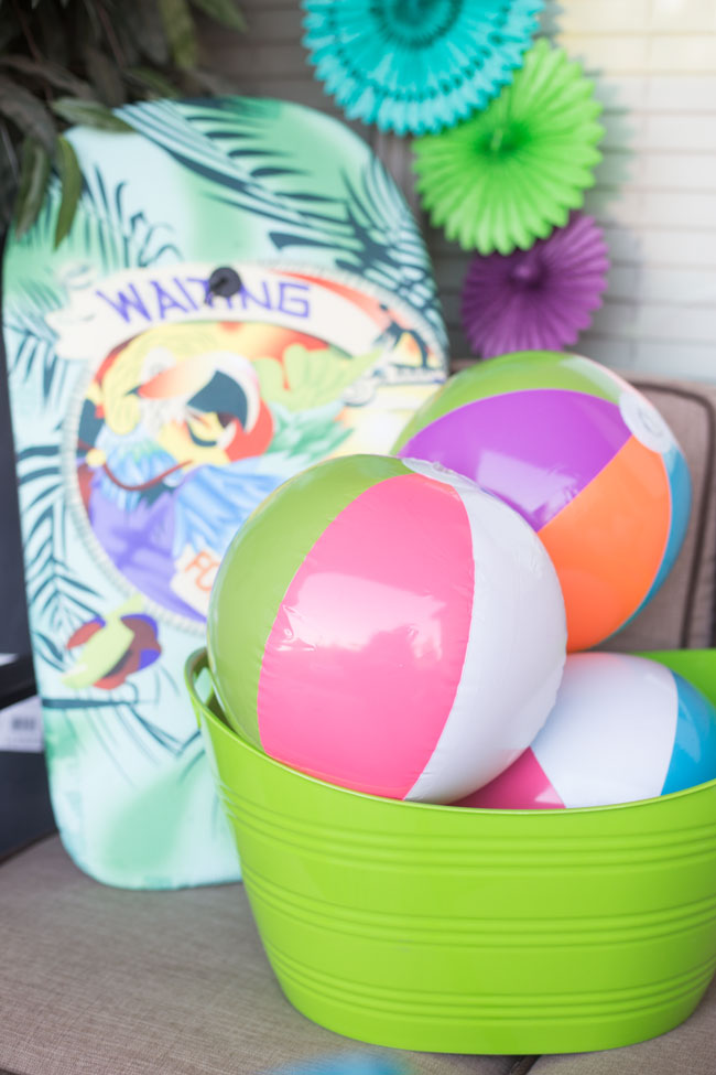 Perfect for summer - throw a fun and easy Pools and Popsicles Party! 