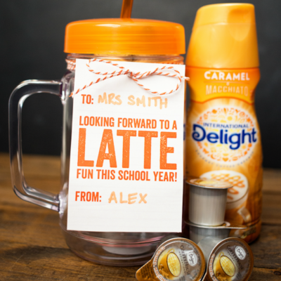 Start the school year off right with a fun Back to School Teacher Coffee Gift! Free printable tag says "Looking forward to a LATTE fun this school year!"