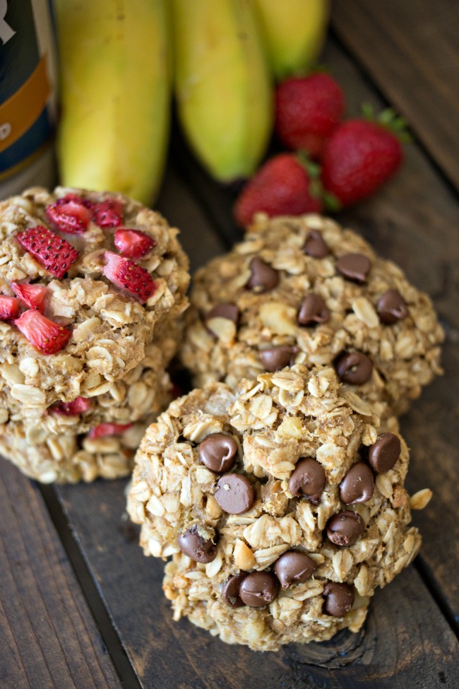 These Oatmeal Breakfast Bites are easy to make and great for on-the-go! Perfect for busy mornings or even after-school snacks! 