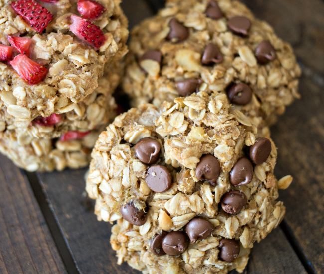 These Oatmeal Breakfast Bites are easy to make and great for on-the-go! Perfect for busy mornings or even after-school snacks!