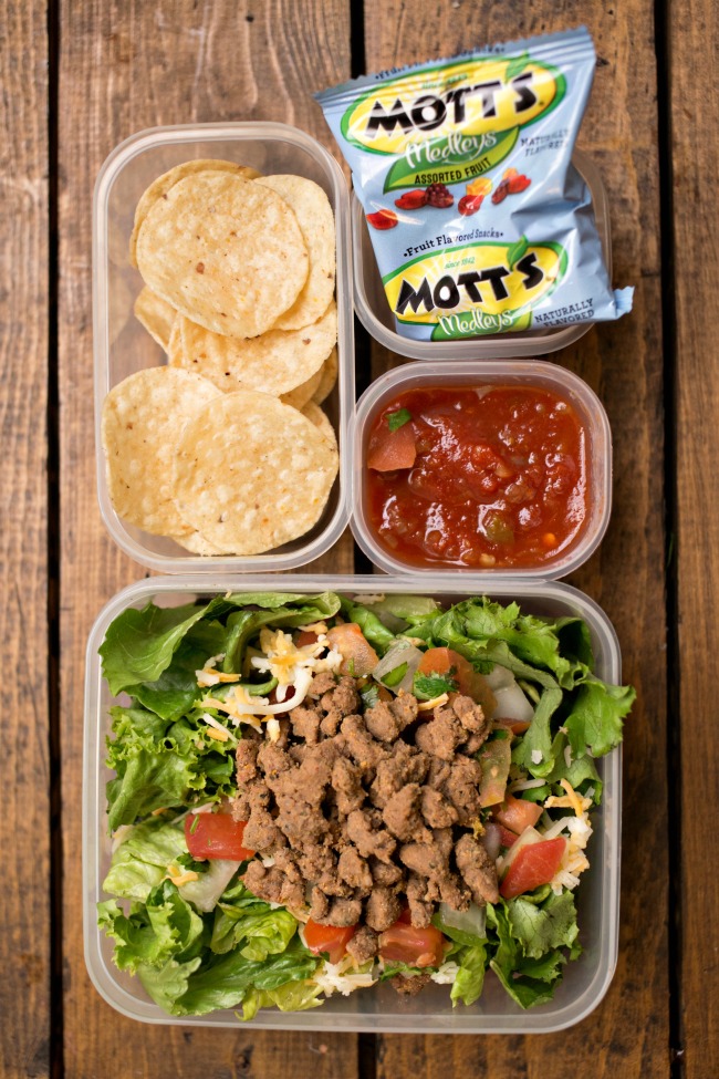 These Easy Lunchbox Ideas are great ideas to add to your school lunch menu! 