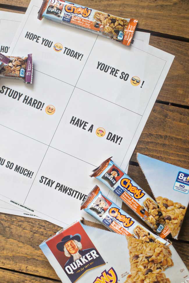 These Quaker Granola Bar Lunchbox Notes are a great way to add a little fun to your little one's school snack!