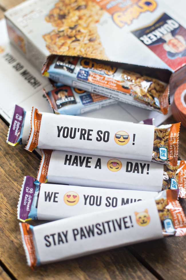 These Quaker Granola Bar Lunchbox Notes are a great way to add a little fun to your little one's school snack!