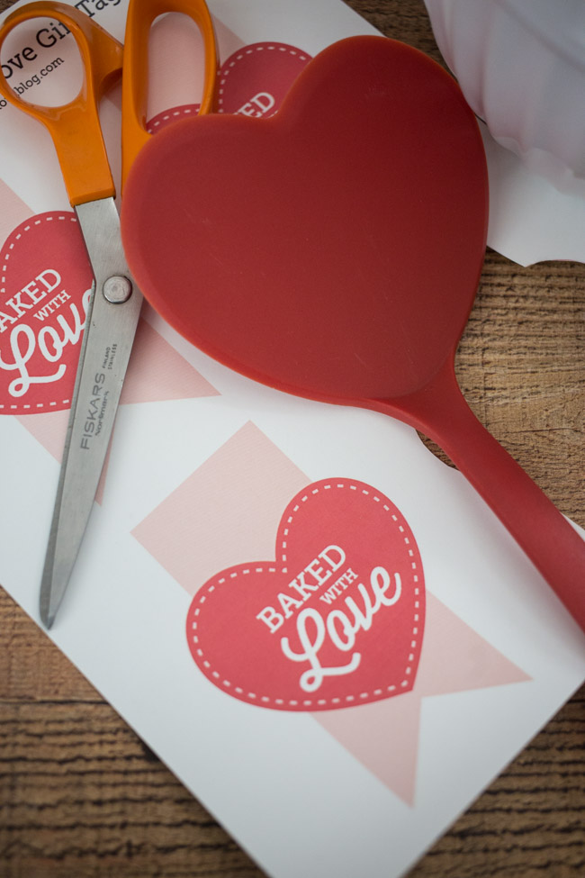 Perfect for Galentines or any day of the year, this Baked with Love Gift Basket and FREE printable tag is a sweet gift for the baker in your life!