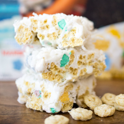 Consider the coconut in these tasty Moana Coconut Cereal Treats, made with new Moana cereal and topped with white chocolate and sweet coconut. Weehoo!
