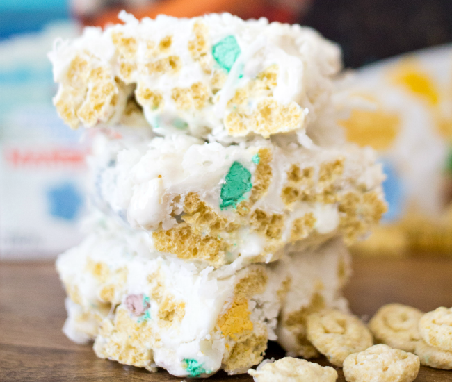 Consider the coconut in these tasty Moana Coconut Cereal Treats, made with new Moana cereal and topped with white chocolate and sweet coconut. Weehoo!