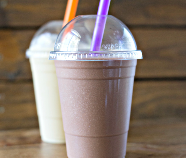 This Chocolate Hazelnut Smoothie is delicious, refreshing and packed with Burt's Bees Protein!