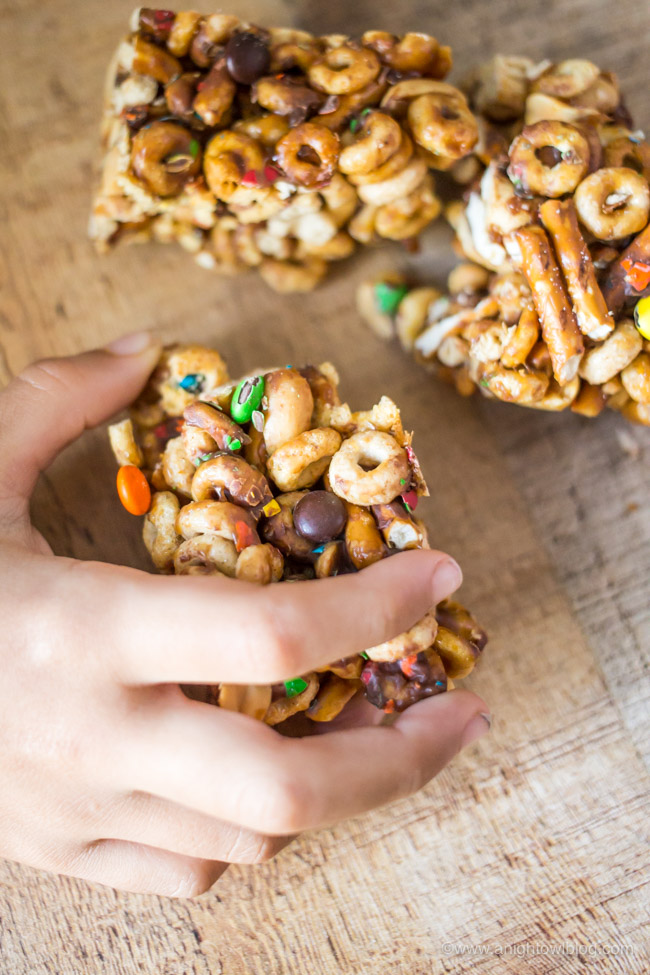 These Easy Monster Cereal Bars with Cheerios are an easy and delicious snack - perfect for those hungry after school bellies! 