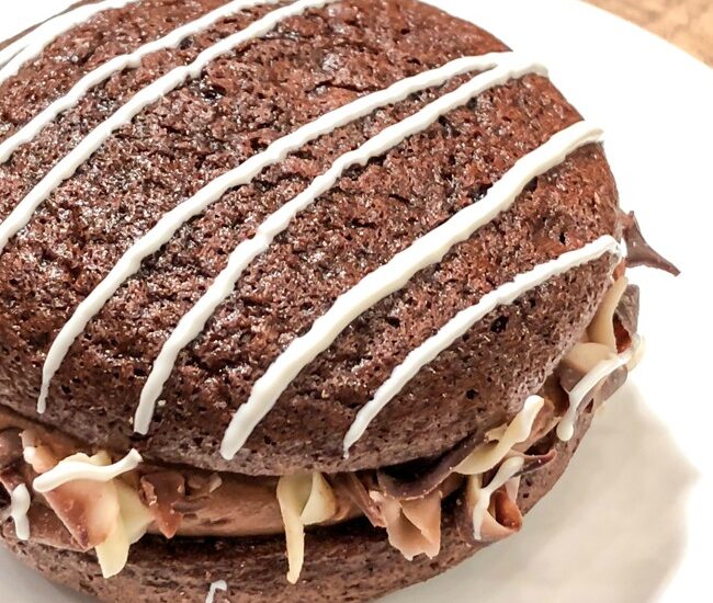 Disney California Adventure Food and Wine Festival Bourbon Chocolate Whoopie Pie from I Heart Artichokes #DisneyCaliforniaFoodandWine #Disneyland