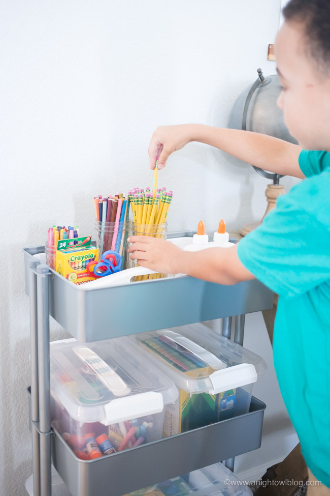 Perfect for Back to School, this year get things organized with a Mobile Homework Station; a handy rolling cart with everything your kid needs to get their homework and school projects done!