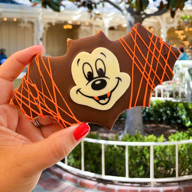 From the Mickey Mummy Macaron to the Bat Wing Raspberry Sundae, check out our picks for The BEST Disneyland Halloween Treats! #Disneyland #HalloweenTime