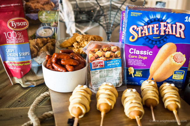 From Mummy Corndogs to Chicken Strips with Cauldron Dipping Sauces, Feast on Fright Bites and other Easy Halloween Dinner Ideas perfect to serve before a night of Trick-or-Treating!