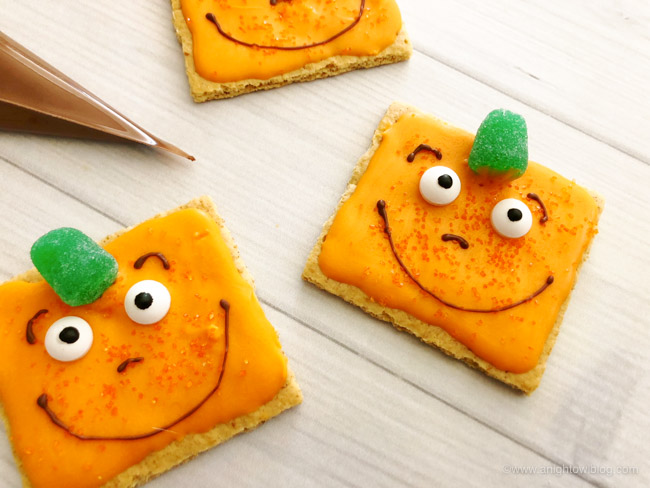 Perfect for Spookley fans, whip up these adorable and easy Spookley the Square Pumpkin Halloween Treats for your Halloween party and more!