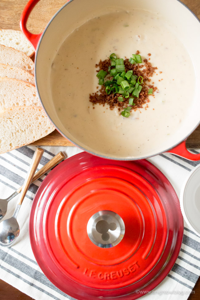 Made with yummy bacon and white cheddar, you're going to relive your Epcot Canada Pavilion days with this popular Disney Recipe: Le Cellier Canadian Cheddar Cheese Soup!