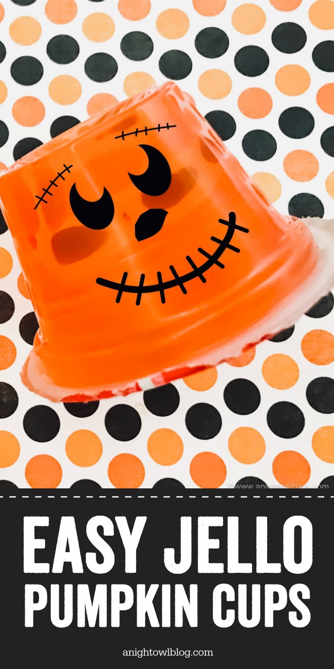 Perfect for Halloween Lunch Boxes, whip up these easy Jello Pumpkin Halloween Treats in no time with just a few supplies!