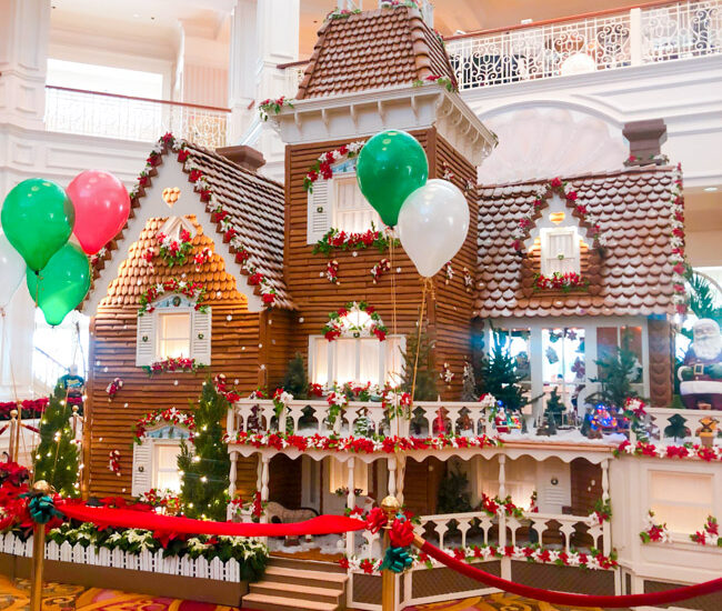 From Mickey's Very Merry Christmas to holiday decor, treats and more, discover our top 10 Ways to Celebrate the Holidays at Walt Disney World!