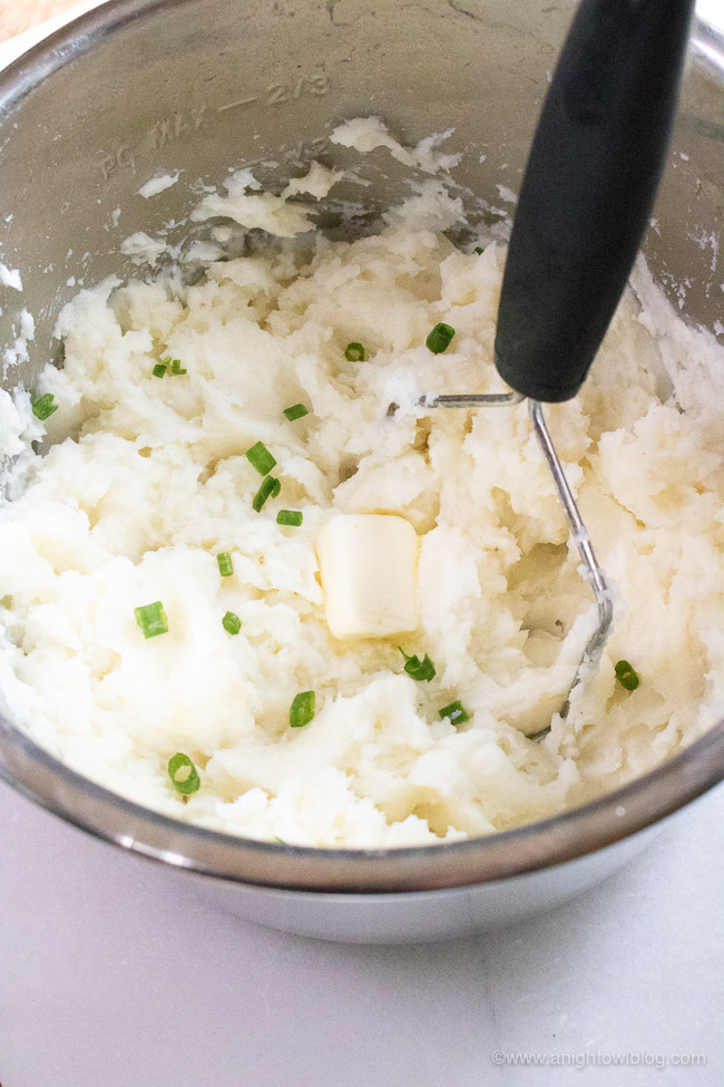 This Easy Instant Pot Mashed Potatoes Recipe is quick and delicious! With simple ingredients, save room in your oven this Thanksgiving by making this popular dish in your pressure cooker!