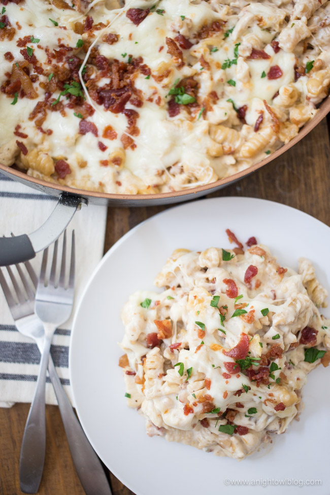 Perfect for a quick weeknight meal, whip up this delicious Easy Chicken Bacon Ranch Pasta with just a few shakes of your Hidden Valley Ranch Seasoning Shaker!