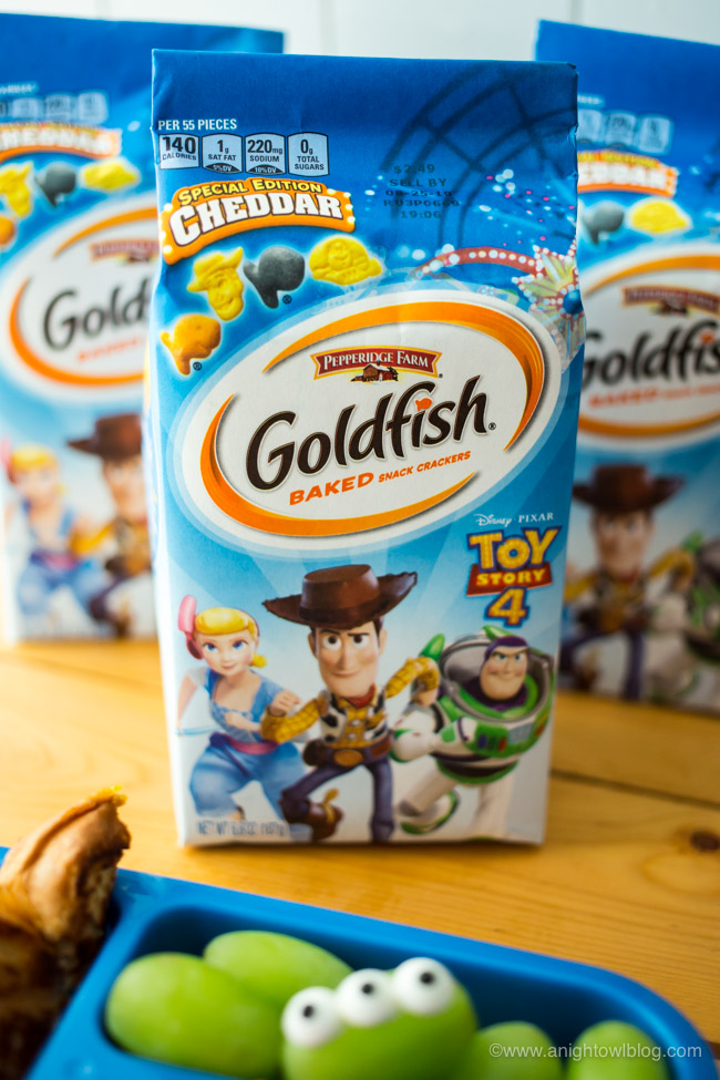 Perfect for fans of Toy Story and Goldfish Crackers, this Toy Story lunch is filled with Toy Story inspired eats and new Toy Story Goldfish Crackers!