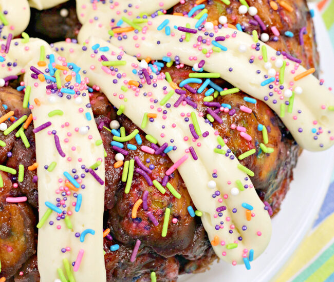 Perfect for Unicorn Breakfasts, Unicorn Parties or Unicorn Lovers in general, bake up a batch of this delicious and festive Unicorn Monkey Bread!